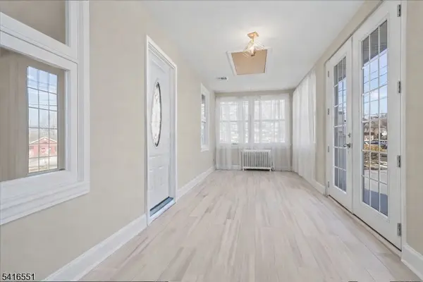 6 Center St, Pompton Lakes Boro, NJ 07442