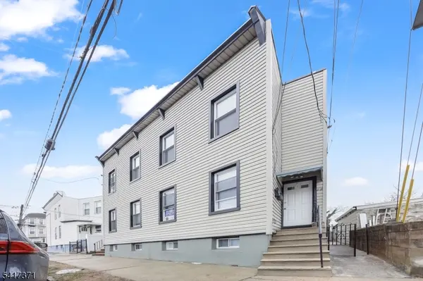 88 Devon St, Kearny Town, NJ 07032