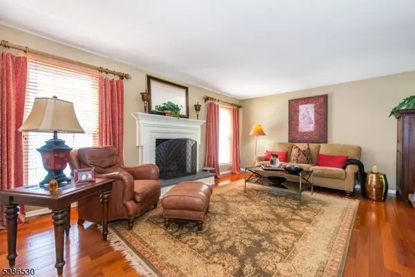 8 Tomahawk Dr, Wayne Twp., NJ 07470