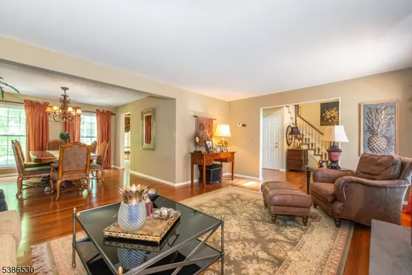 8 Tomahawk Dr, Wayne Twp., NJ 07470