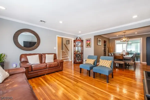 24 Lennon Pl, Clifton City, NJ 07013