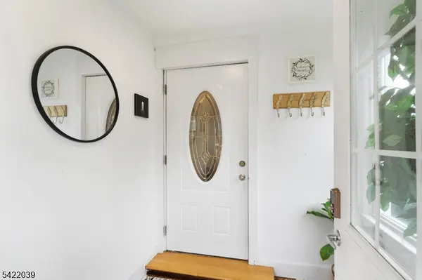 60 Searing St, Dover Town, NJ 07801