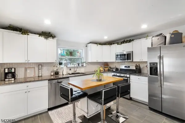 60 Searing St, Dover Town, NJ 07801