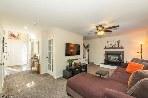 7 Stratford Dr, Newton Town, NJ 07860