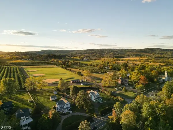 25 Old Turnpike Rd, Tewksbury Twp., NJ 08858