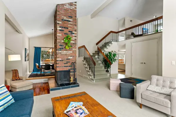 3370 Oakwood DR SW, Calgary, AB T2V 4K6