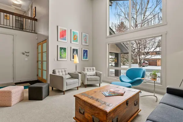 3370 Oakwood DR SW, Calgary, AB T2V 4K6