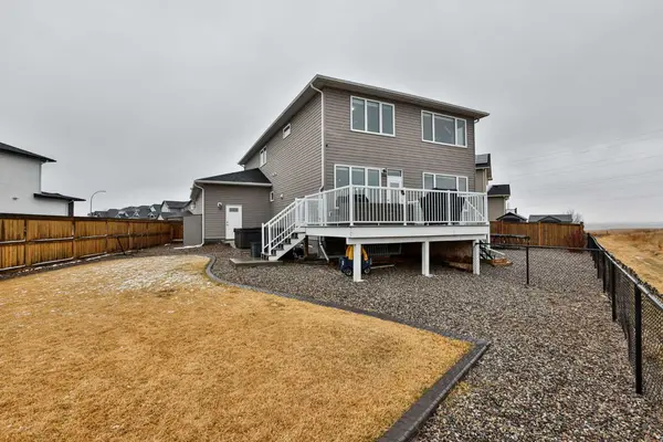 261 Agnes Short PL N, Lethbridge, AB T1H 7G4