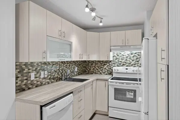 713 Mcdougall RD NE #2, Calgary, AB T2E 4Z9