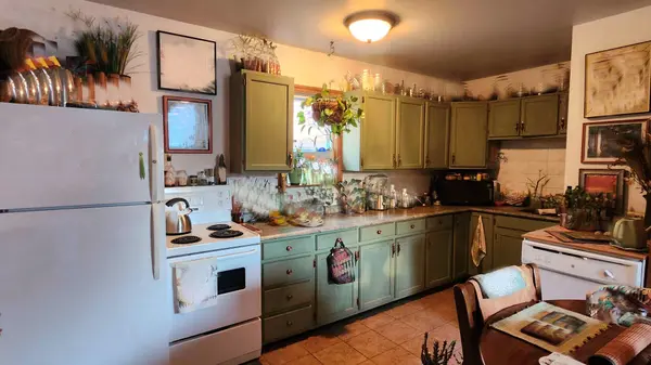 409 Woodbine AVE, Toronto E02, ON M4L 3P7