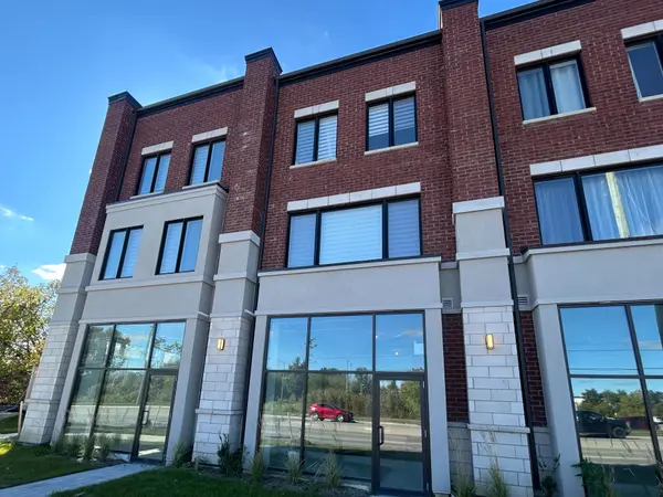 200 Dissette ST #2, Bradford West Gwillimbury, ON L3Z 4M2