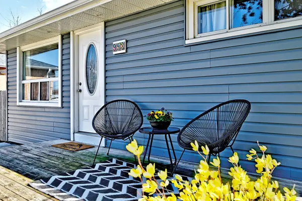 993 Barton AVE, Georgina, ON L4P 3E9