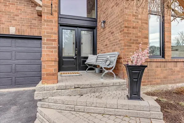 2 Royal Amber CRES, East Gwillimbury, ON L0G 1M0