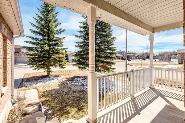 212 Pringle DR, Barrie, ON L4N 0P5