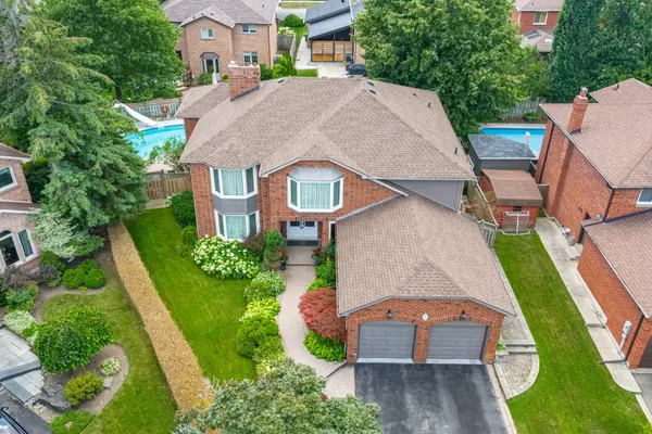 15 Brookbank CT, Brampton, ON L6Z 3G4
