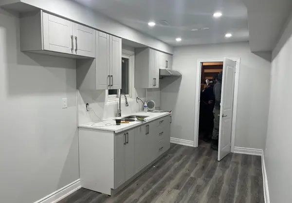 8 Rotherglen CT, Brampton, ON L6X 2S1