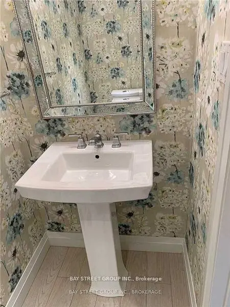 615 Summer Park CRES, Mississauga, ON L5B 4E8