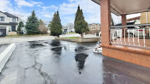 69 Twenty Fourth ST, Toronto W06, ON M8V 3N7