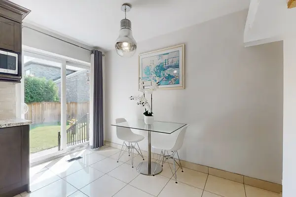 3 Hartsdale DR, Toronto W09, ON M9R 2S1