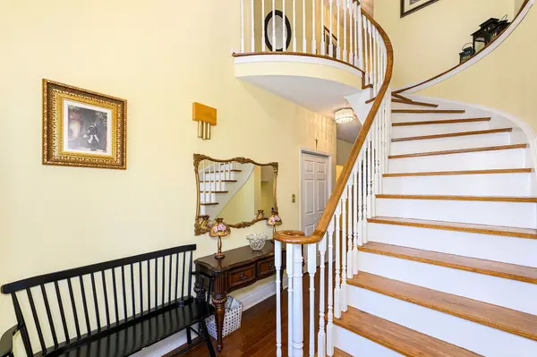 30 Purdy CRES, Toronto W04, ON M9N 3X7