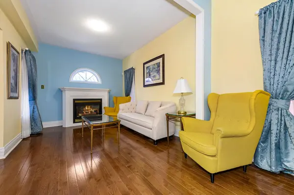 30 Purdy CRES, Toronto W04, ON M9N 3X7