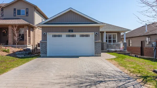 42 Leesboro TRL, Thames Centre, ON N0M 2P0