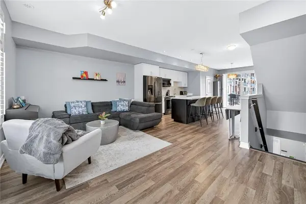 29 Esplanade LN, Grimsby, ON L3M 0H2