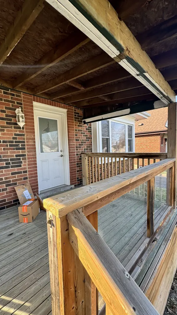 166 Erindale AVE #Main, Hamilton, ON L8K 4R4