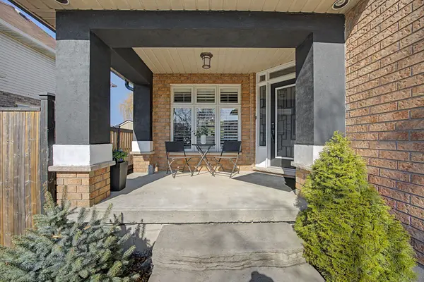 34 Highbury DR, Hamilton, ON L8J 2T4