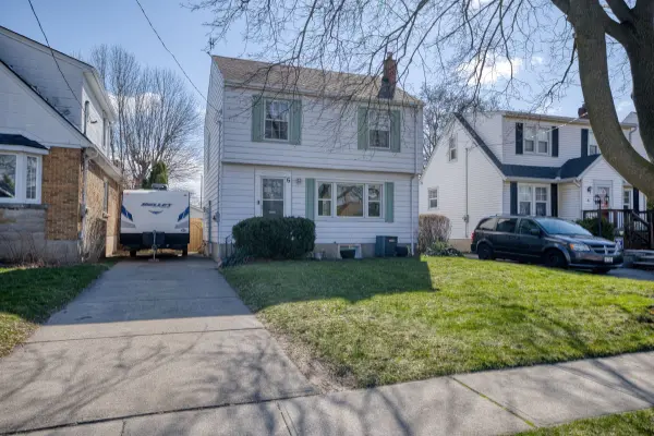 6 BRUCE ST, St. Catharines, ON L2R 5S6