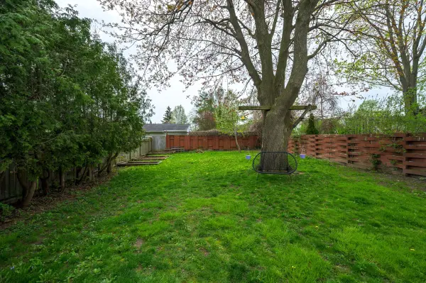 111 Lincoln PL, London South, ON N6C 2C3