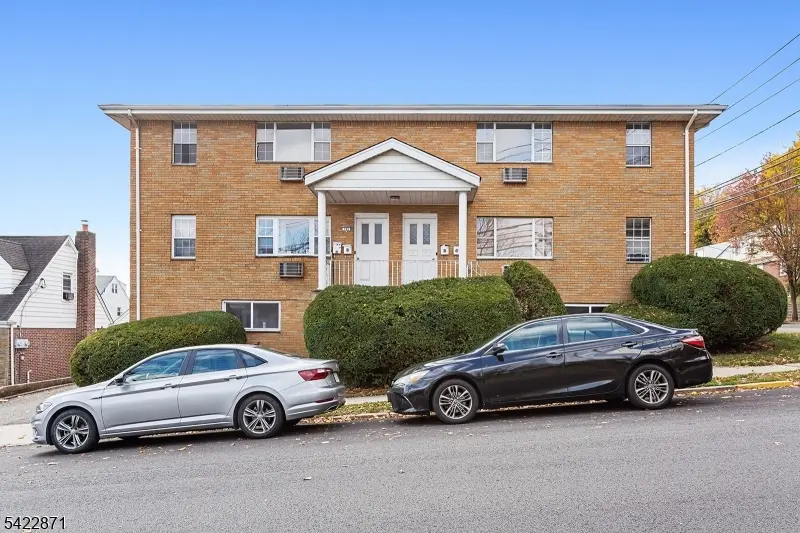 145 Arnot St Apt 4B #4B, Lodi Boro, NJ 07644