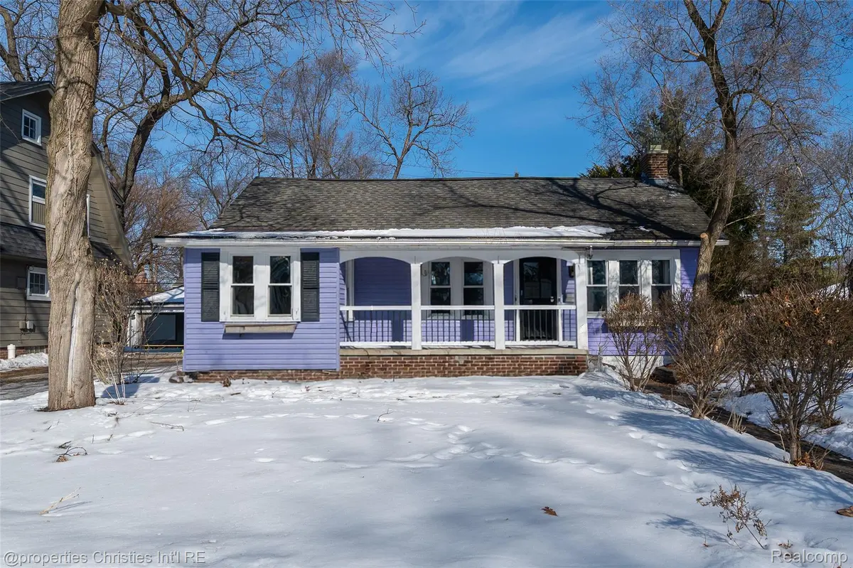 910 W Drayton ST, Ferndale, MI 48220