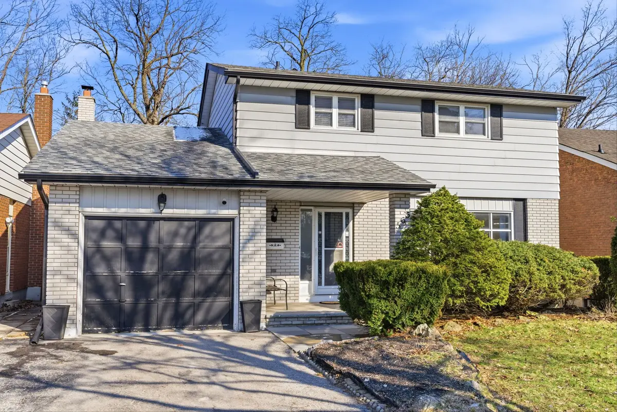 565 Charrington AVE, Oshawa, ON L1G 7L7