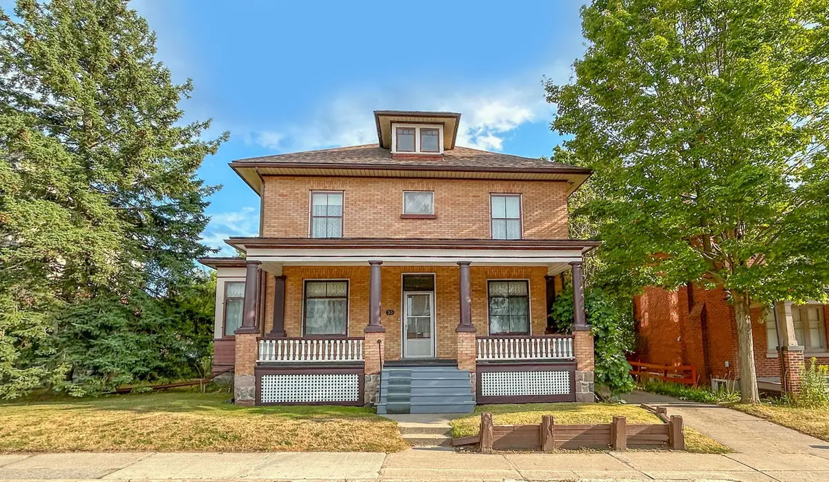 33 Fairbanks ST, Oshawa, ON L1H 2L7