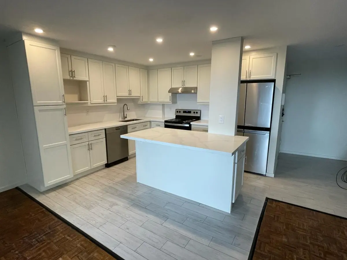 85 Emmett AVE #601, Toronto W04, ON M6M 5A2