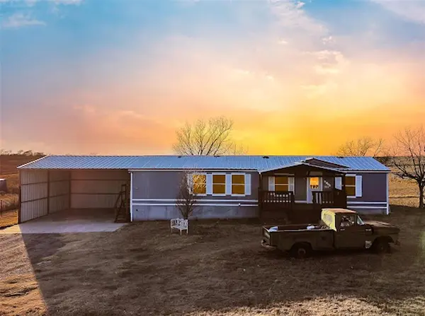 6104 Hawk Court, Joshua, TX 76058