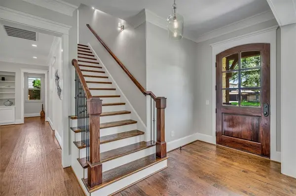 6811 Deloache Avenue, Dallas, TX 75225