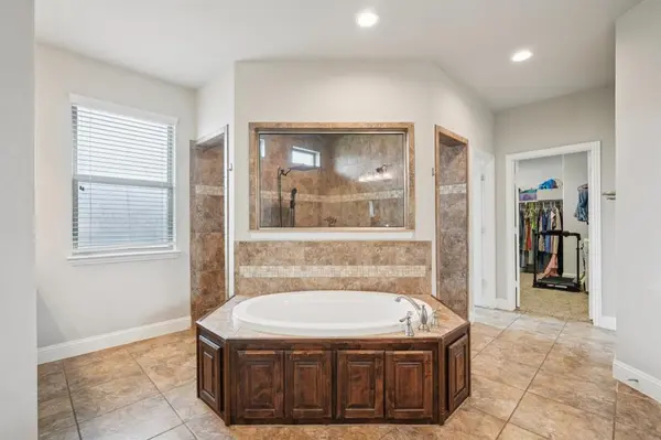 453 Lake Park Drive, Midlothian, TX 76065