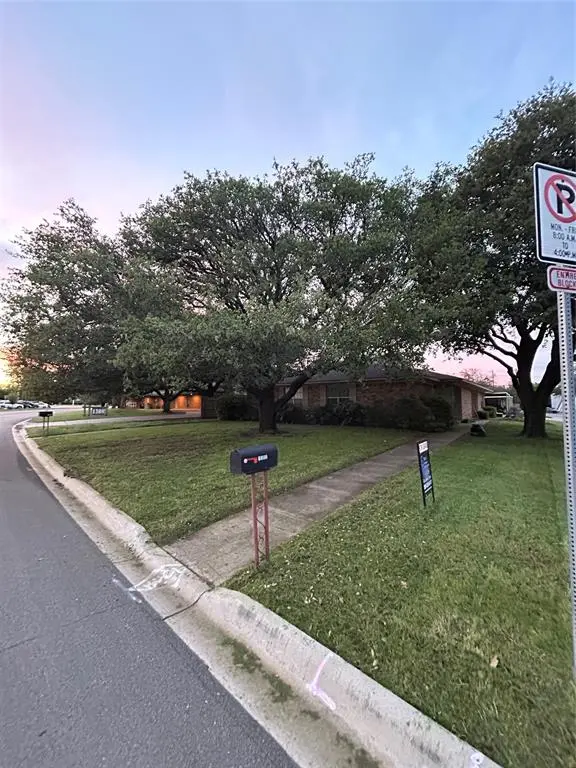 1302 Crescent Street, Denton, TX 76201