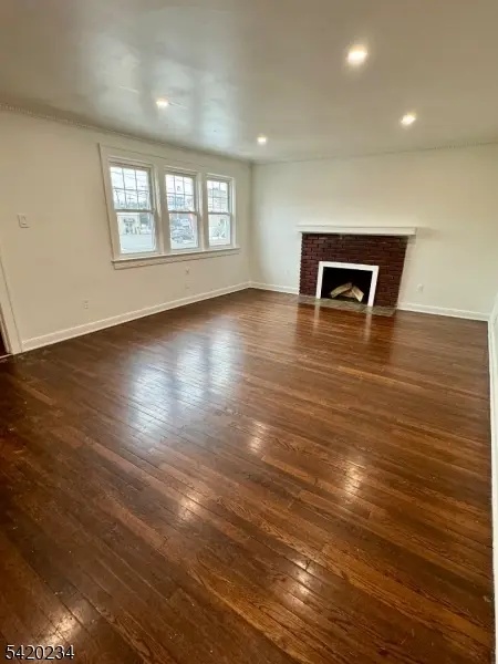 8 Plymouth St, Fairfield Twp., NJ 07004