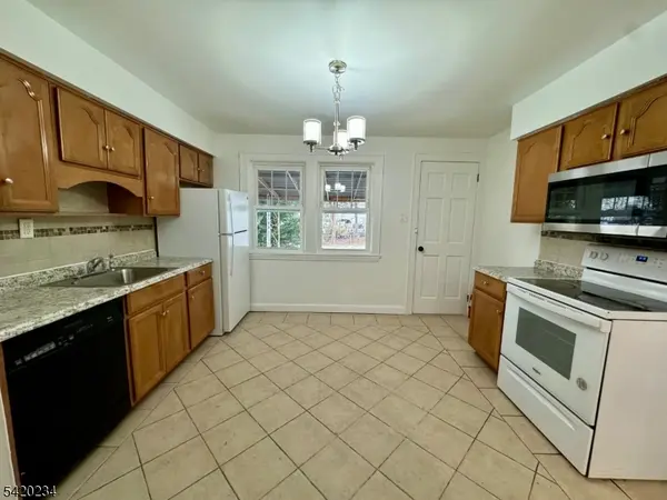 8 Plymouth St, Fairfield Twp., NJ 07004