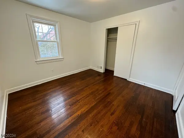 8 Plymouth St, Fairfield Twp., NJ 07004