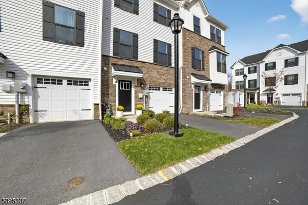 9 Saw Mill Cir, Hackettstown Town, NJ 07840