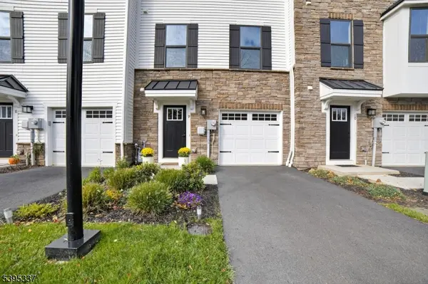 9 Saw Mill Cir, Hackettstown Town, NJ 07840