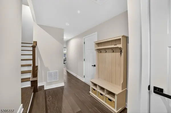 9 Saw Mill Cir, Hackettstown Town, NJ 07840