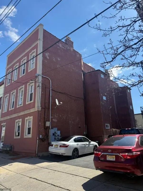 236 John St, Elizabeth City, NJ 07202