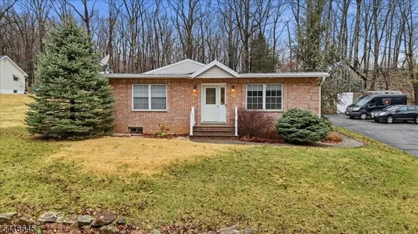 20 Summerfield Rd, White Twp., NJ 07823