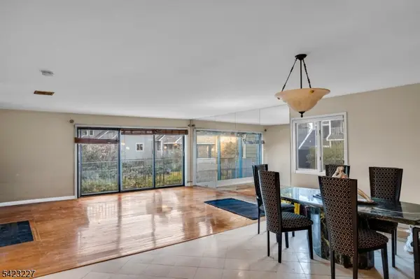 8C Cove Ln, North Bergen Twp., NJ 07047