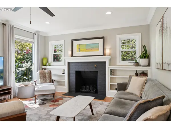 3825 SE CARLTON ST, Portland, OR 97202